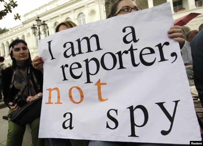 Masyarakat mengambil bagian dalam perayaan Hari Kebebasan Pers Dunia di Tbilisi. 'World Press Freedom Day' diproklamirkan oleh PBB. (Foto: Reuters)