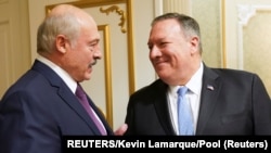 Menteri Luar Negeri AS Mike Pompeo bertemu dengan Presiden Belarusia Alexander Lukashenko di Minsk, Belarusia, 1 Februari 2020. (Foto: REUTERS/Kevin Lamarque)