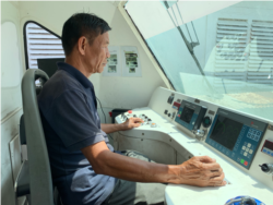 Cheng Chanty was steering a train at the driver cab. (Bun Sokha/VOA Khmer)