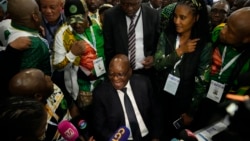 Pendukung Partai MK di Afrika Selatan bersama mantan presiden Jacob Zuma (foto: dok). 