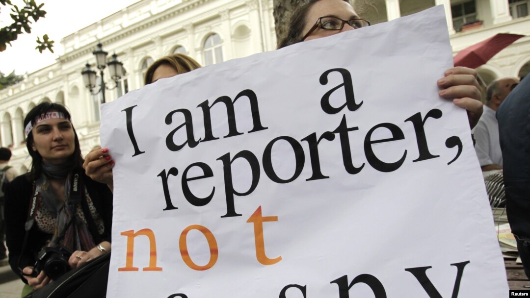 Masyarakat mengambil bagian dalam perayaan Hari Kebebasan Pers Dunia di Tbilisi, 3 Mei 2012. 'World Press Freedom Day' diproklamirkan oleh PBB bulan Desember 1993