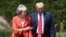 Thủ tướng Anh Theresa May và Tổng thống Mỹ Donald Trump trước cuộc họp báo chung tại Chequers, ở Buckinghamshire, Anh, ngày 13/7/2018.