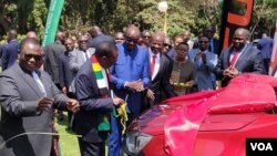 UMongameli Emmerson Mnangagwa unika izinduna izimota