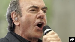 Neil Diamond in concert (2008 file photo)