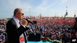 Turkish President Recep Tayyip Erdogan addresses a rally in solidarity with Palestinians before an extraordinary summit of the Organization of Islamic Cooperation (OIC), in Istanbul, Turkey, May 18, 2018. 