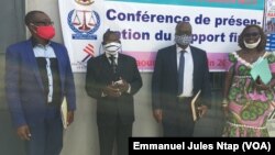 Quelques membres du consortium des ONGs sur l’affaire Ibrahim Bello à Yaoundé, le 2 juin 2020.
(Photo VOA/Emmanuel Jules Ntap)