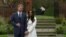 VOA Trending Topic: Pangeran Harry Melamar Meghan Markle