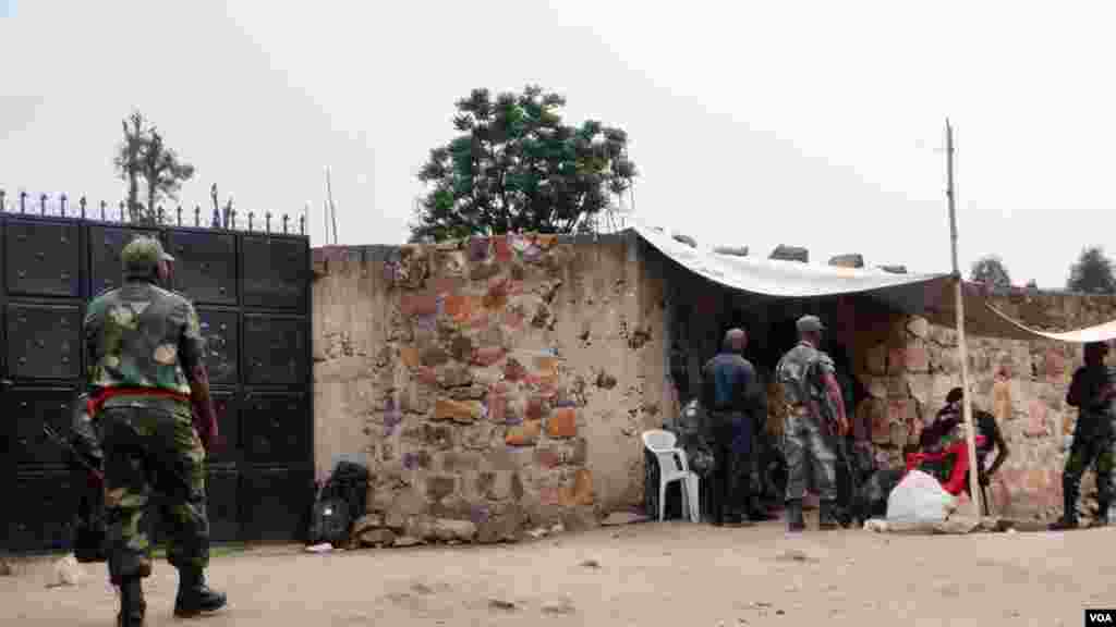 Des soldats de l&#39;arm&eacute;e congolaise dans la province du Nord-Kivu (Nicolas Pinault/VOA)