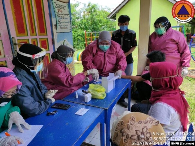 Suasana Posko Pengungsian daerah terdampak Gunung Merapi di Magelang dan Klaten Jawa Tengah. (Foto: Courtesy/BNPB)