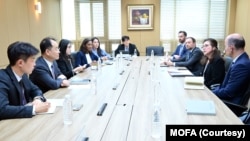 박종한 경제외교조정관(사진 왼쪽 아래에서 두 번째)이 방한 중인 한미 재계회의 대표단과 면담하고 있다.