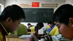 VOA连线(田奇庄)：“冰花男孩”戳泪点，“冰花孩子”知多少？