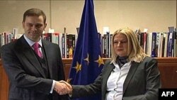 Šefovi pregovaračkih timova Beograda i Prištine, Borko Stefanović i Edita Tahiri