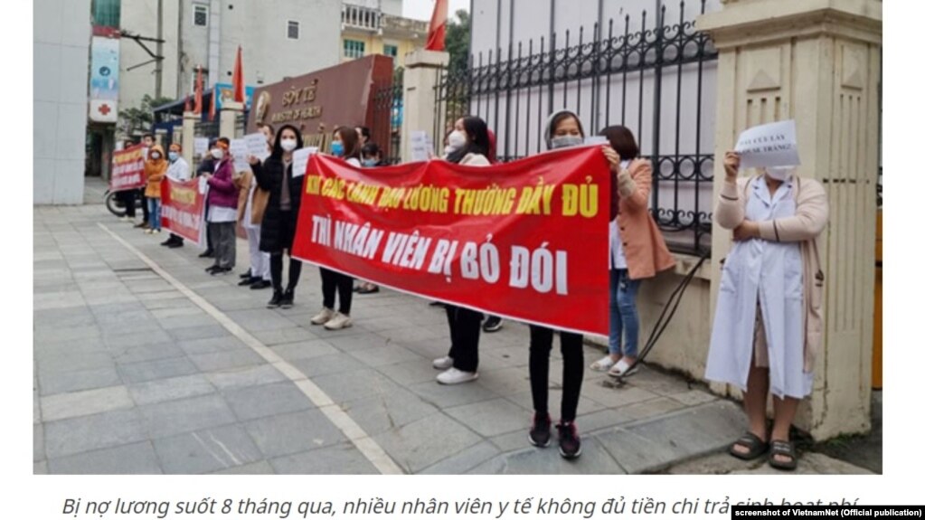 Nhân viên bệnh viện Tuệ Tinh biểu tình ở Hà Nội vì bị nợ lương 8 tháng; 11-13/1/2022.