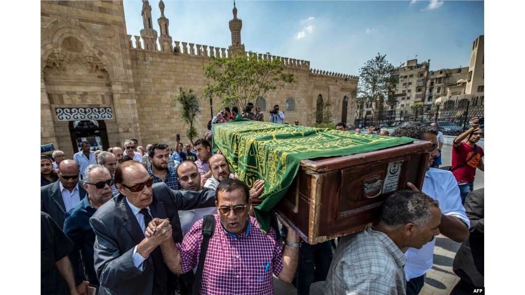 Ashraf Zaki (2nd-L), head of the Egyptian actors syndicate, along with veteran Egyptian actor Ezzat al-Alayli (3rd-L), walk with relatives and friends carrying the coffin of French Egyptian veteran actor Gamil Ratib during his funeral as they exit Al-Azhar mosque in the Islamic quarter of the capital Cairo, on September 19, 2018.