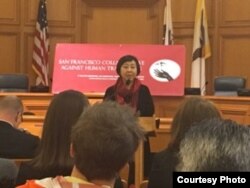 Hediana Utarti saat menerima penghargaan anti perdagangan manusia di San Francisco (dok: Hediana Utarti)