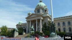 Serbian parliament building in Belgrade. A majority of Serbian MPs support EU membership. Analysts say that could change as polls suggest a rise in Euroscepticism after Brexit. (Photo: L. Ramirez / VOA)