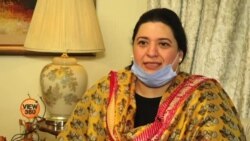 طبی عملے کو حفاظتی لباس فراہم کرنے والی ڈاکٹر