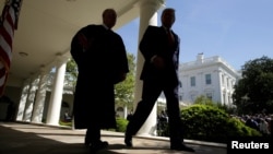 U.S. President Donald Trump walks with Justice Anthony Kennedy at the White House in Washington, April 10, 2017. (REUTERS/Joshua Roberts)