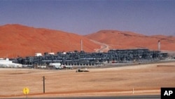 沙特阿美的谢巴油田从原油中提取天然气的工厂设施。（资料照）