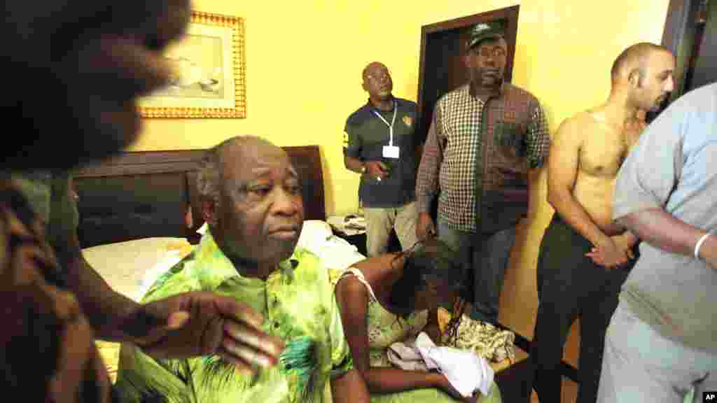 Laurent Gbagbo et son épouse Simone arrêtés par les forces républicaines fidèles au vainqueur des élections, Alassane Ouattara, à Abidjan, Côte d&#39;Ivoire, 11 Avril 2011.