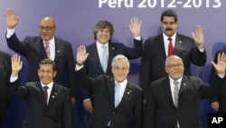 La foto oficial: los presidentes de Venezuela, Argentina, Brasil y Bolivia fueron los grandes ausentes de la cumbre.
