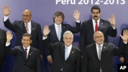 La foto oficial: los presidentes de Venezuela, Argentina, Brasil y Bolivia fueron los grandes ausentes de la cumbre.