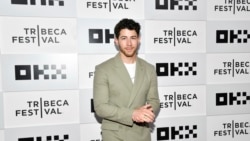 Nick Jonas saat hadir di acara pemutaran perdana film "The Good Half" di New York (Foto: Evan Agostini/Invision/AP)