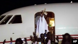 Gambia's defeated leader Yahya Jammeh waves to supporters as he departs from Banjul airport, Jan. 21, 2017.
