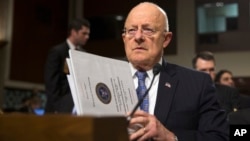 Direktur Intelijen Nasional, James Clapper memberikan kesaksian di hadapan komite angkatan bersenjata Senat AS, Selasa (9/2).