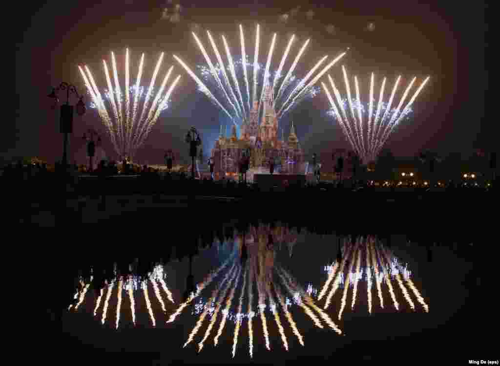 Fireworks explode around the Enchanted Storybook Castle at Shanghai Disneyland in Shanghai, China, 25 May 2016.