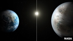This artist's concept compares Earth (L) to the new planet, called Kepler-452b, which is about 60 percent larger in diameter. (NASA/JPL-Caltech/T. Pyle)