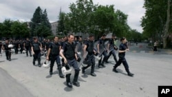 Anqara politsiyasi bosh vazir Erdog'an idorasini namoyishchilardan himoya qilish uchun ketmoqda, 3-iyun, 2013-yil