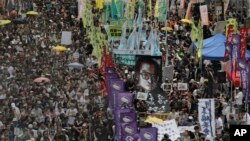 Demonstranti u Hong Kongu prošle nedelje su između ostalog nosili i sliku novelovca Liu Šijaoboa