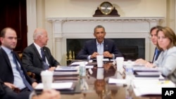 El presidente Obama y el vicepresidente Joe Biden se reúnen con asesores de seguridad nacional en la Casa Blanca.