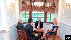 美国全国广播公司NBC记者梅根·凯利2017年6月1日在圣彼得堡采访俄罗斯总统普京和印度总理莫迪。