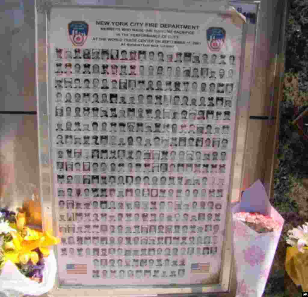 殉職的三百餘名消防隊員的姓名及照片