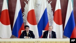 Japanese Prime Minister Shinzo Abe speaks at a news conference with Russian President Vladimir Putin in Moscow's Kremlin, April 29, 2013. 