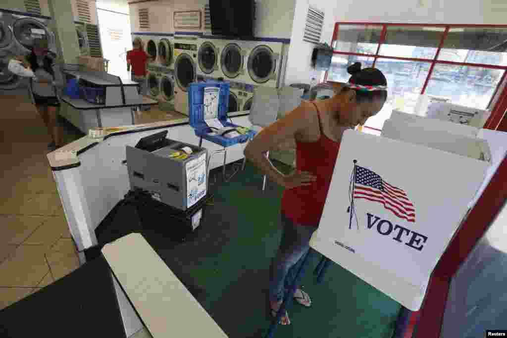 Amelia Sinclair, 25, fills out her ballot at a polling place in a laundromat on Election Day in Long Beach, California, Nov. 4, 2014. 