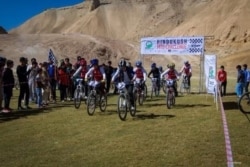 افغانستان میں کوہ ہندوکش کے مقام سے سائیکل ریس شروع ہو رہی ہے۔ اس مقابلے کی بنیاد فرید نوری نے رکھی۔