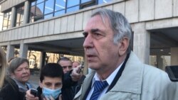Novinar Milan Jovanović obraća se izvještačima nakon izricanja presude 23. februar 2021. (Foto/video greb: Jovana Đurović, VOA)
