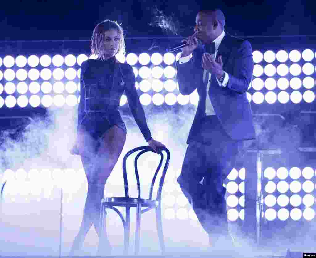Beyonce and her husband Jay-Z perform at the 56th annual Grammy Awards in Los Angeles, California, Jan. 26, 2014. 