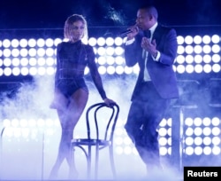 Beyonce and her husband Jay-Z perform at the 56th annual Grammy Awards in Los Angeles, California, Jan. 26, 2014.