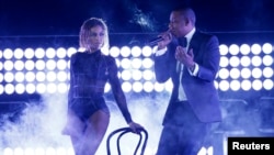 Beyonce and her husband Jay-Z perform at the 56th annual Grammy Awards in Los Angeles, California, Jan. 26, 2014.