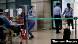 Passengers from overseas arrive at the Incheon International Airport, amid the coronavirus disease (COVID-19) pandemic in Incheon, South Korea, Dec. 28, 2020. 