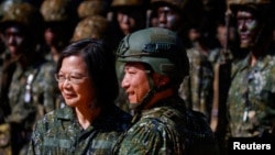 台湾总统蔡英文2023年11月23日视察军营。