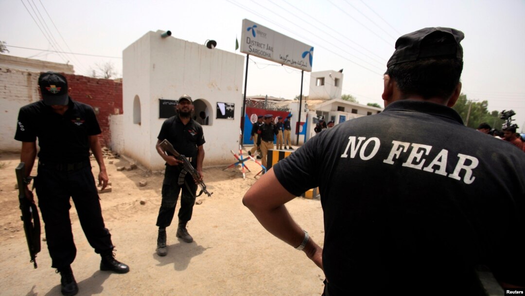 Polisi khusus Pakistan menjaga sebuah penjara teroris di Sargodha, Punjab (foto: dok).