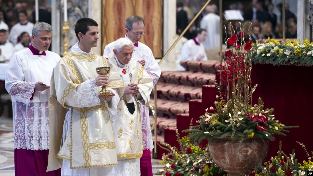 Đức Giáo hoàng Benedict XVI chuẩn bị cử hành Thánh lễ tại Nhà Thờ Thánh Phêrô ở Vatican, ngày 1/1/2013.