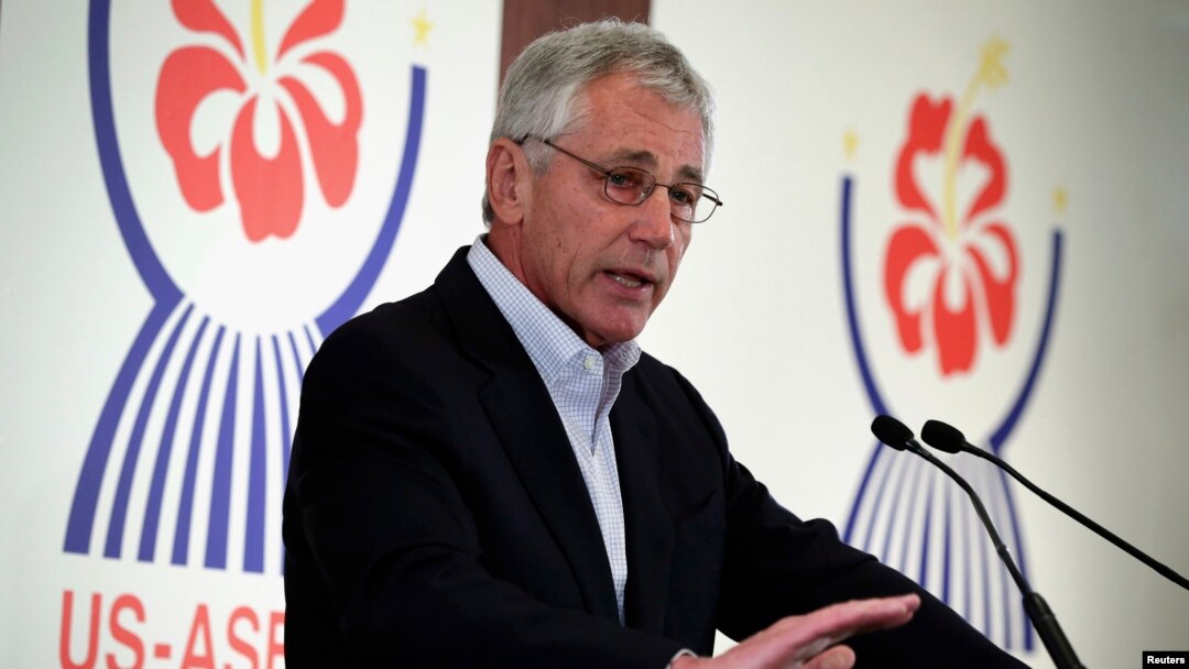 Bộ trưởng Quốc phòng Hoa Kỳ Chuck Hagel nói chuyện trong cuộc họp báo kết thúc cuộc họp thượng đỉnh 3 ngày với Bộ trưởng Quốc phòng các nước Đông Nam Á tại Hawaii, 3/4/14
