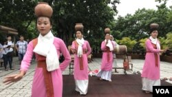 Cham women perform a traditional dance for tourists in Nha Trang, Vietnam, one of the few windows into the ethnic minority group. (H. Nguyen/VOA)