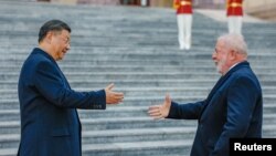 中国国家主席习近平在北京人民大会堂举行仪式欢迎巴西总统卢拉访问。（2023年4月14日）